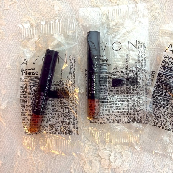 Mini Makeup Assortment Bundle - Picture 3 of 6